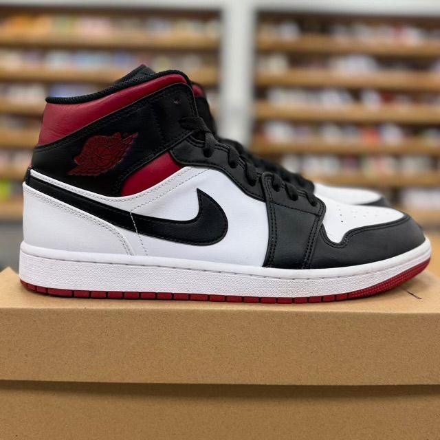 Jordan 1 Mid Gym Red Black Toe - Preowned