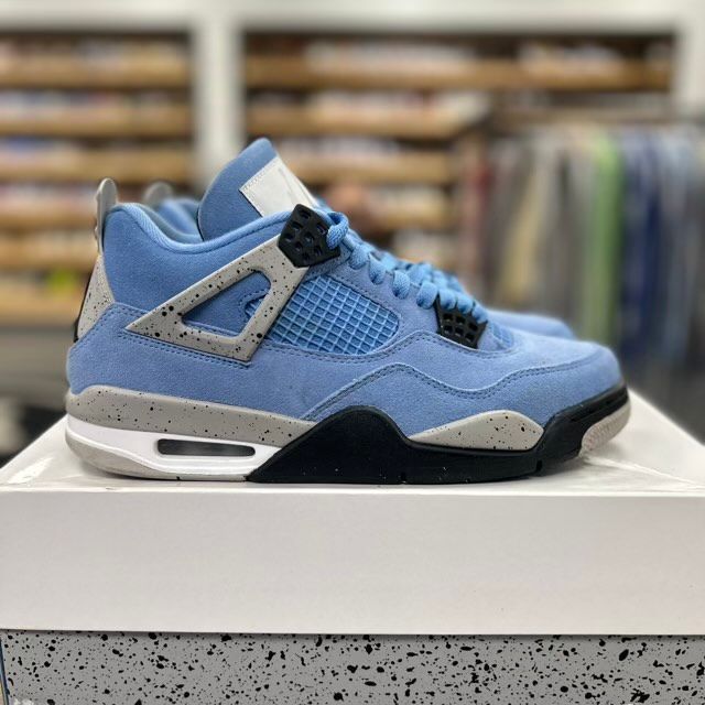 Jordan 4 Retro University Blue - Preowned