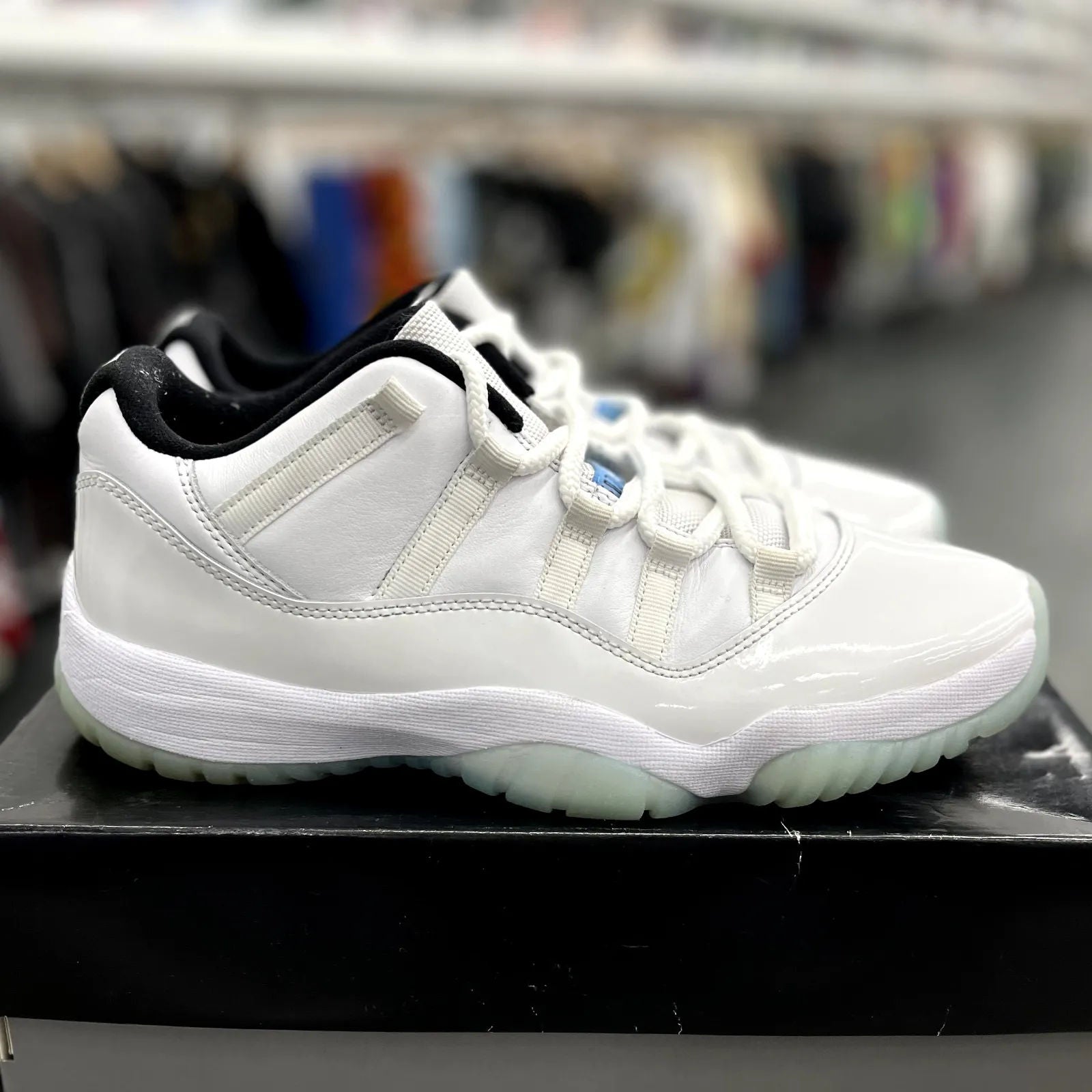 Jordan 11 Retro Low Legend Blue (GS) - Preowned