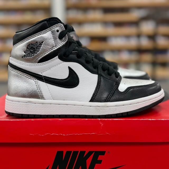 Jordan 1 Retro High Silver Toe (Women's) - Preowned