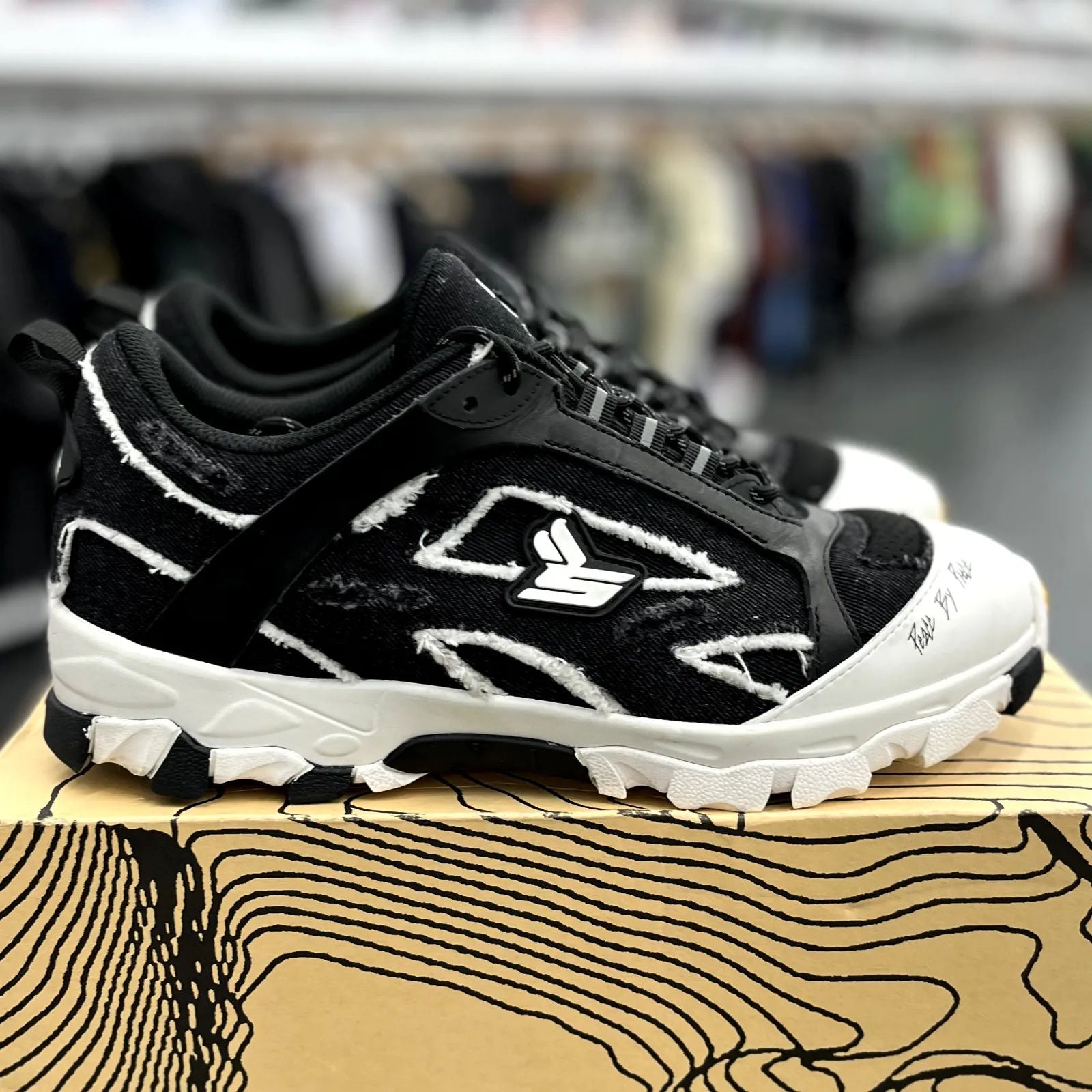Sickö Vessel Hiking Shoes (Black/White) - Preowned