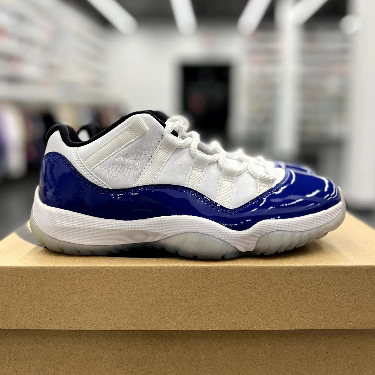 Jordan 11 Retro Low White Concord (Women's) - Preowned