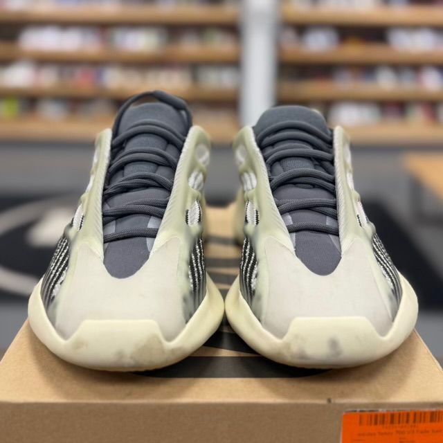 adidas Yeezy 700 V3 Fade Salt - Preowned