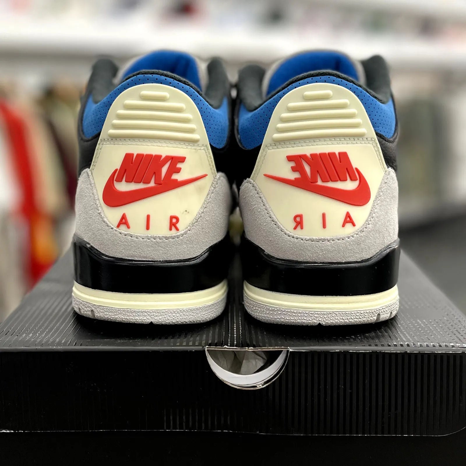 Jordan 3 Retro OG Rare Air - Preowned