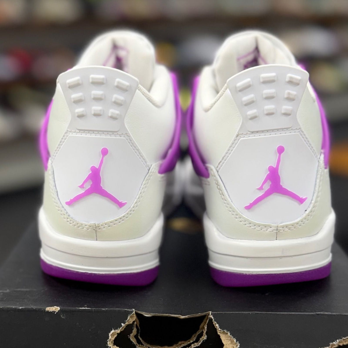 Jordan 4 Retro Hyper Violet (GS) - Preowned