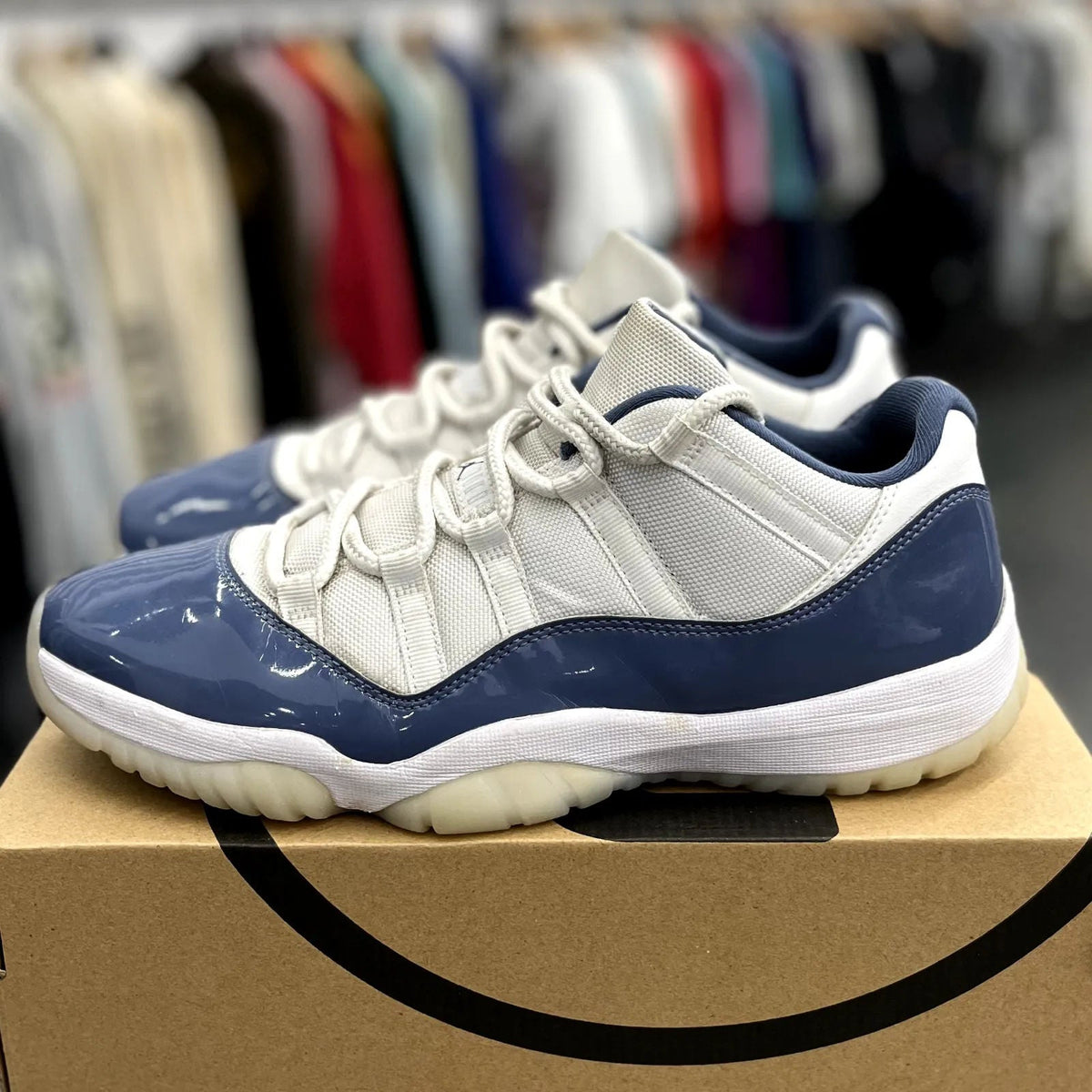 Jordan 11 Retro Low Diffused Blue - Preowned