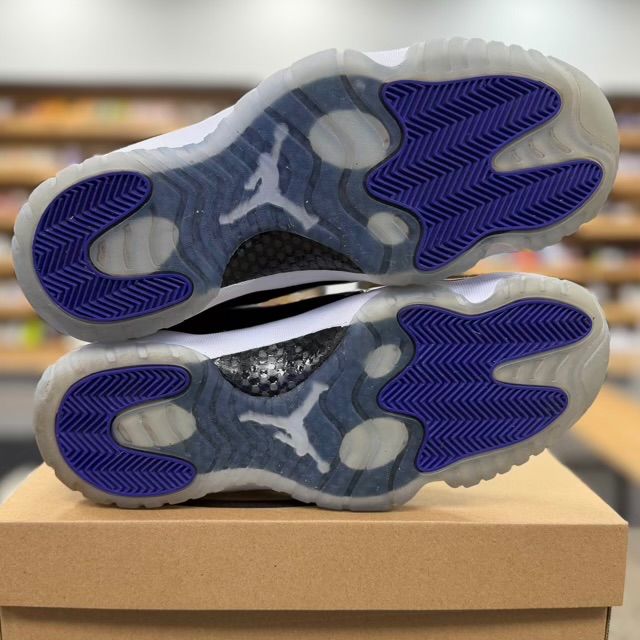 Jordan 11 Retro Low Concord - Preowned