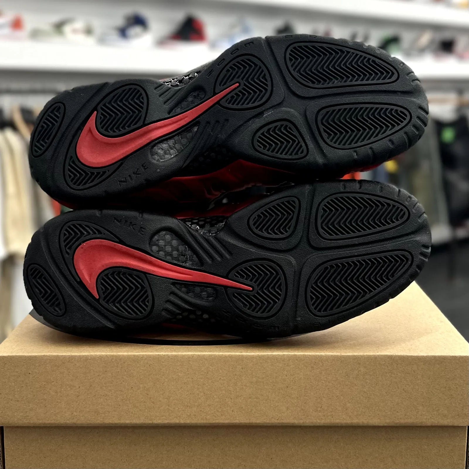 Nike Air Foamposite Pro University Red - Preowned