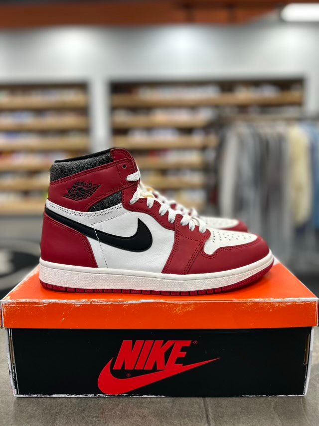 Jordan 1 Retro High OG Chicago Lost and Found - Preowned