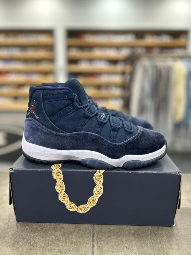 Jordan 11 Retro Midnight Navy (Women's) - Preowned