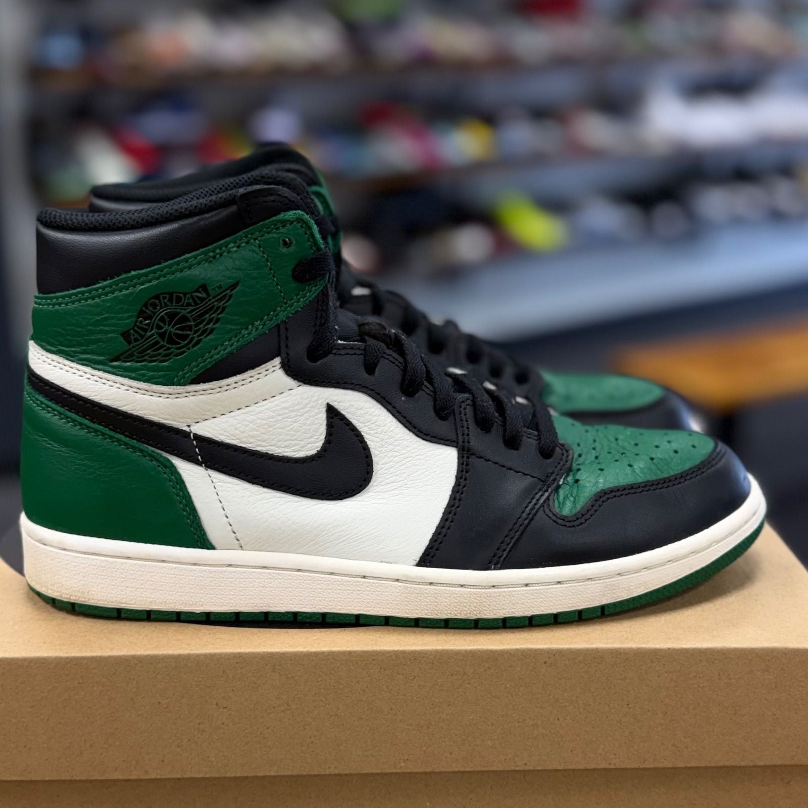 Jordan 1 Retro High Pine Green - Preowned