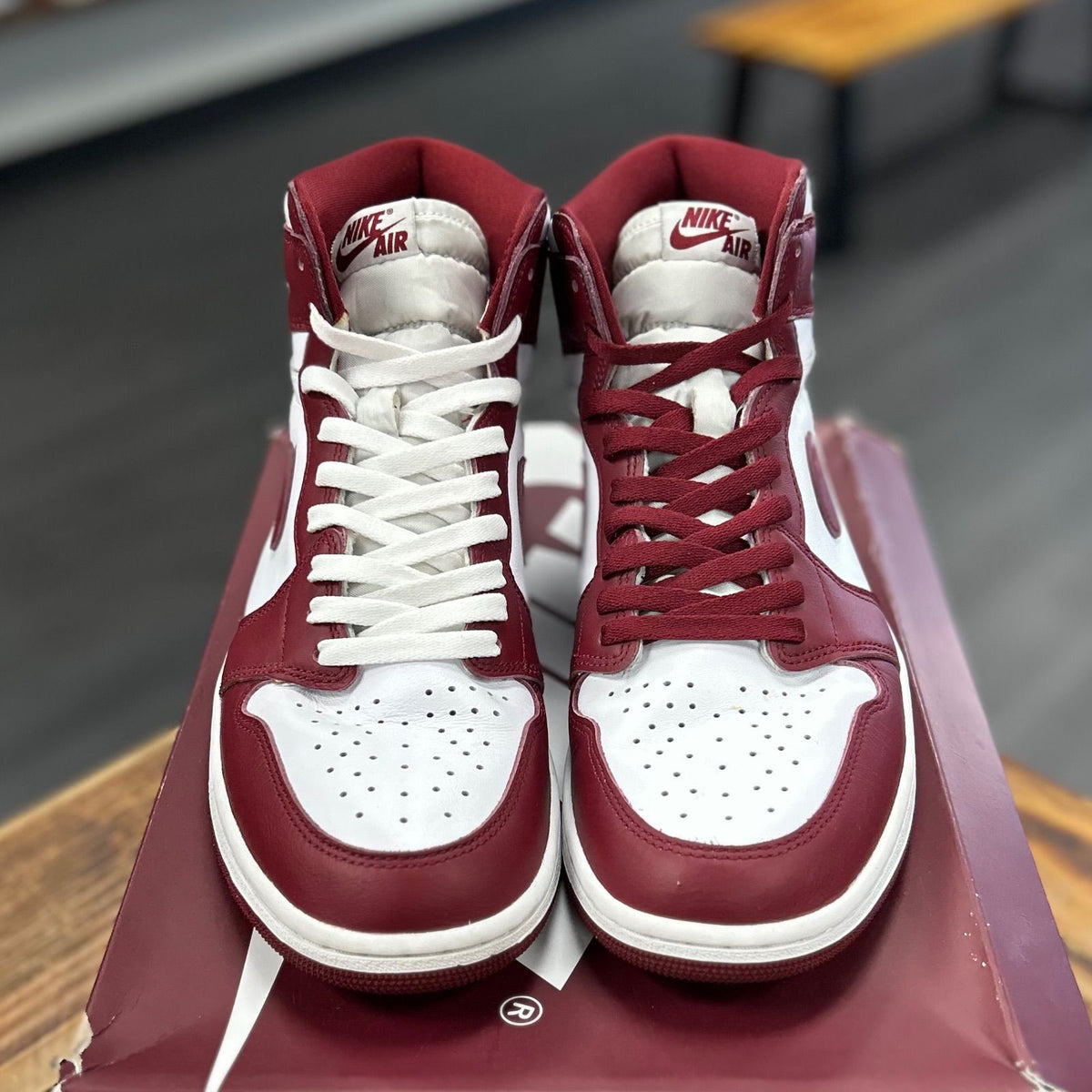 Jordan 1 Retro High OG Artisanal Team Red - Preowned