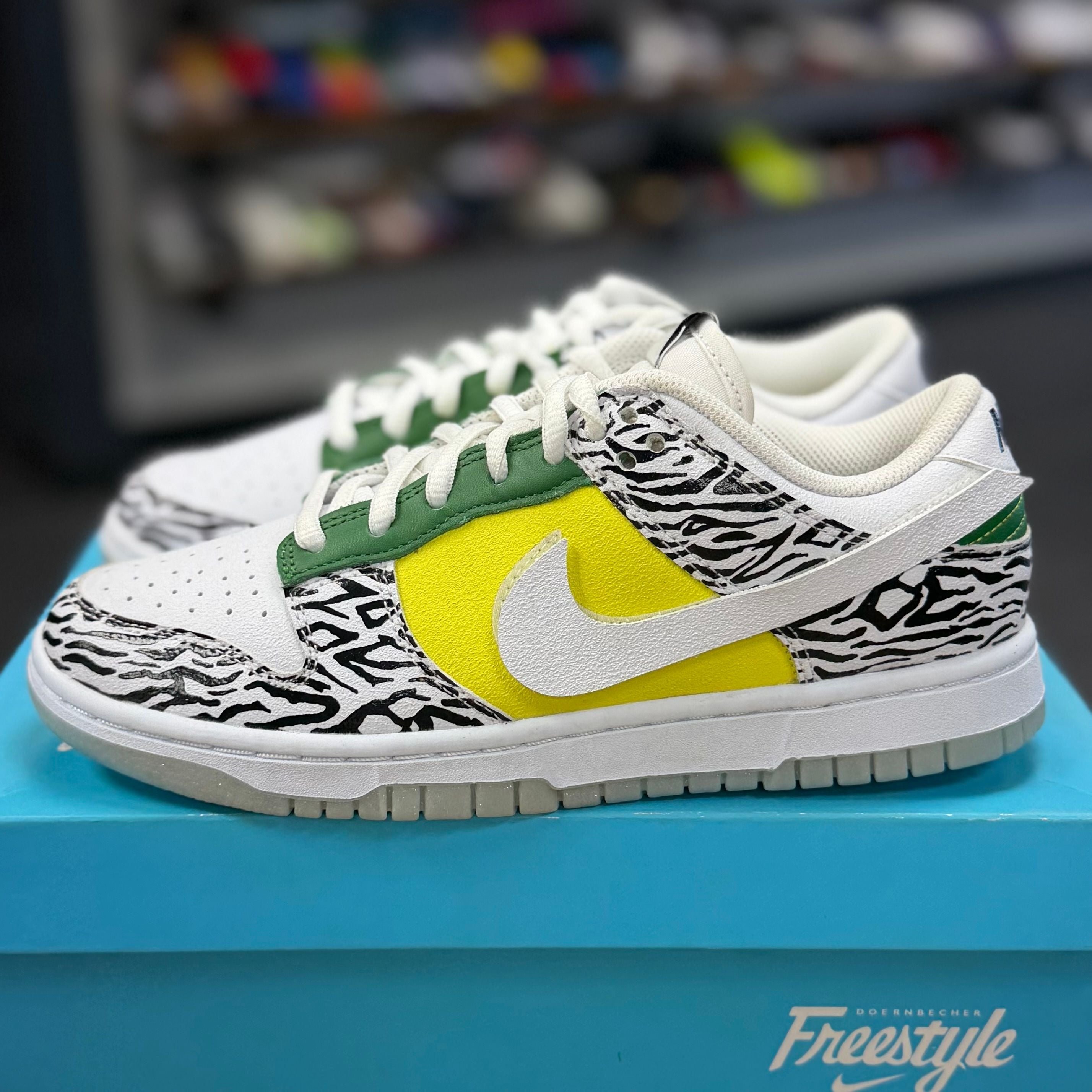 BRAND NEW STEAL - Nike Dunk Low Doernbecher Zoe