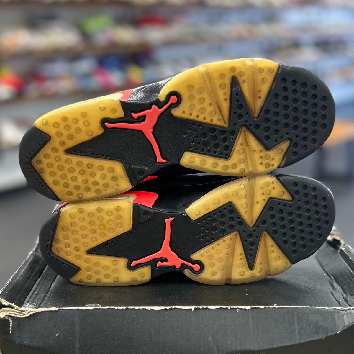 Jordan 6 Retro Black Infrared (2019) (GS) - Preowned