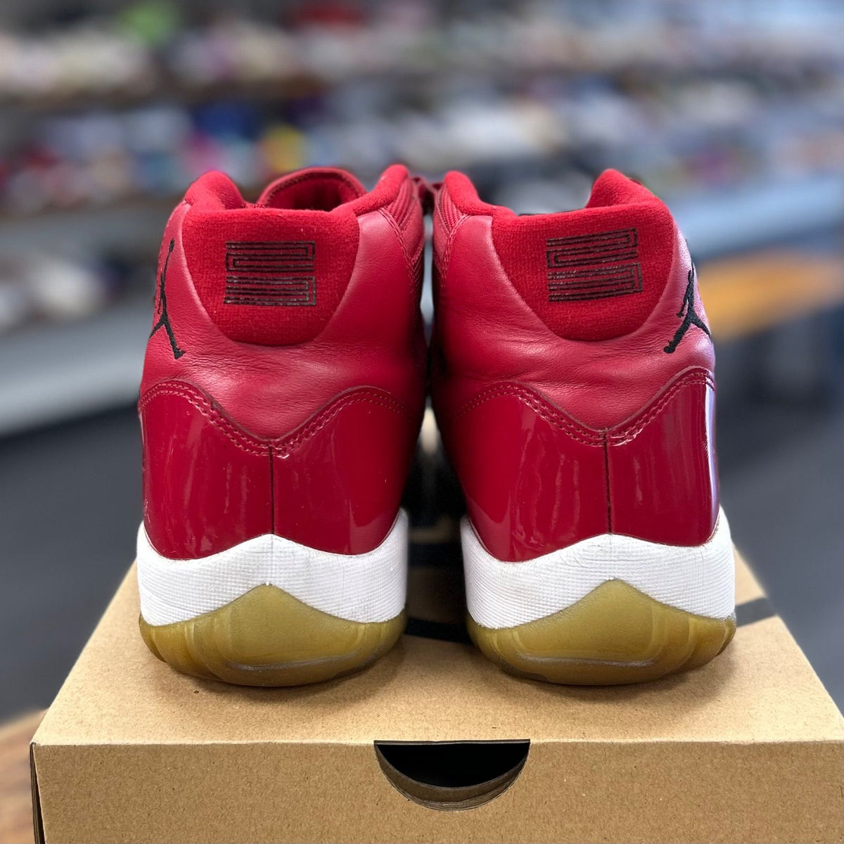Jordan 11 Retro Win Like 96 - Preowned