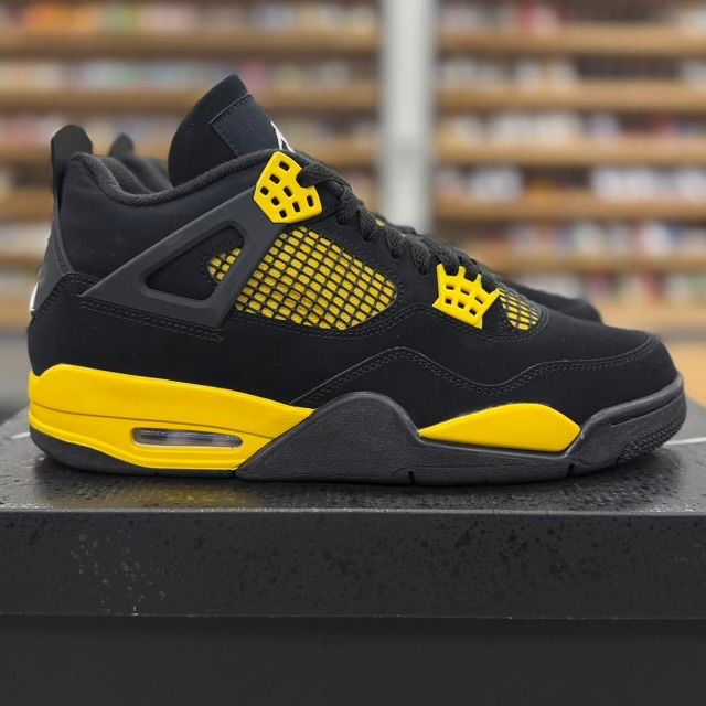Jordan 4 Retro Thunder (2023) - Preowned