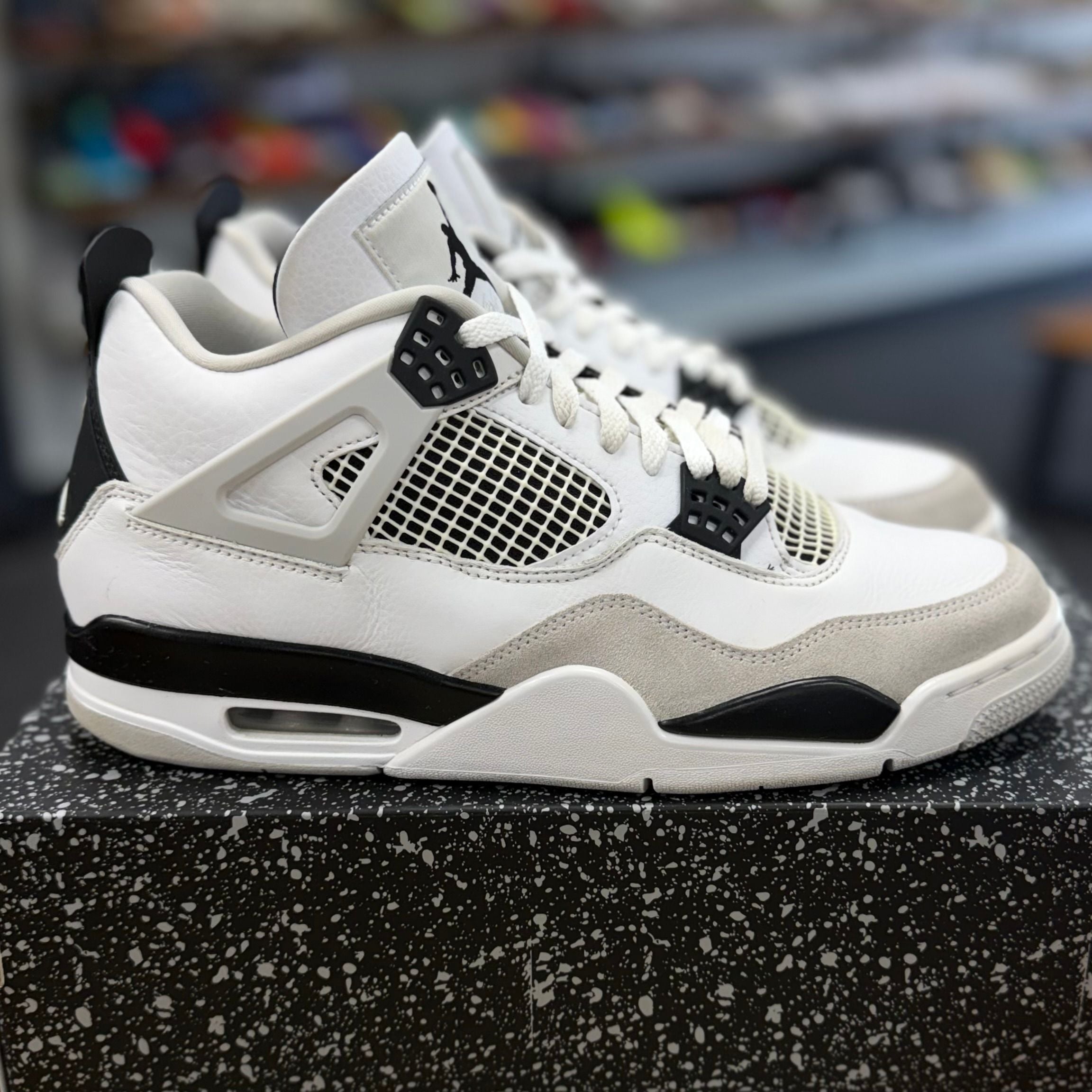 Jordan 4 Retro Military Black - Preowned