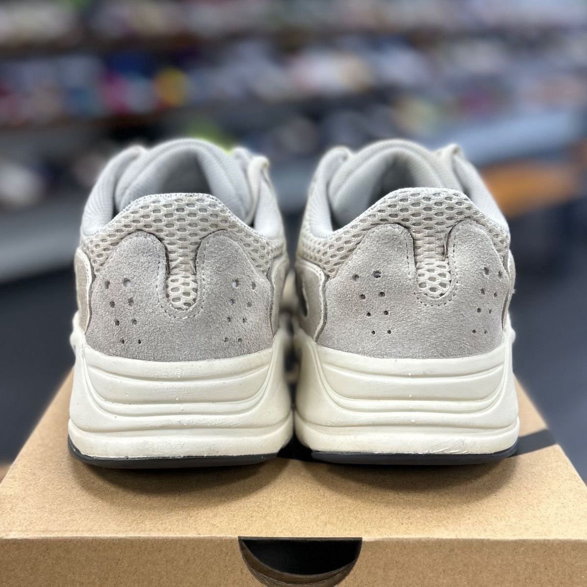 adidas Yeezy Boost 700 Analog - Preowned