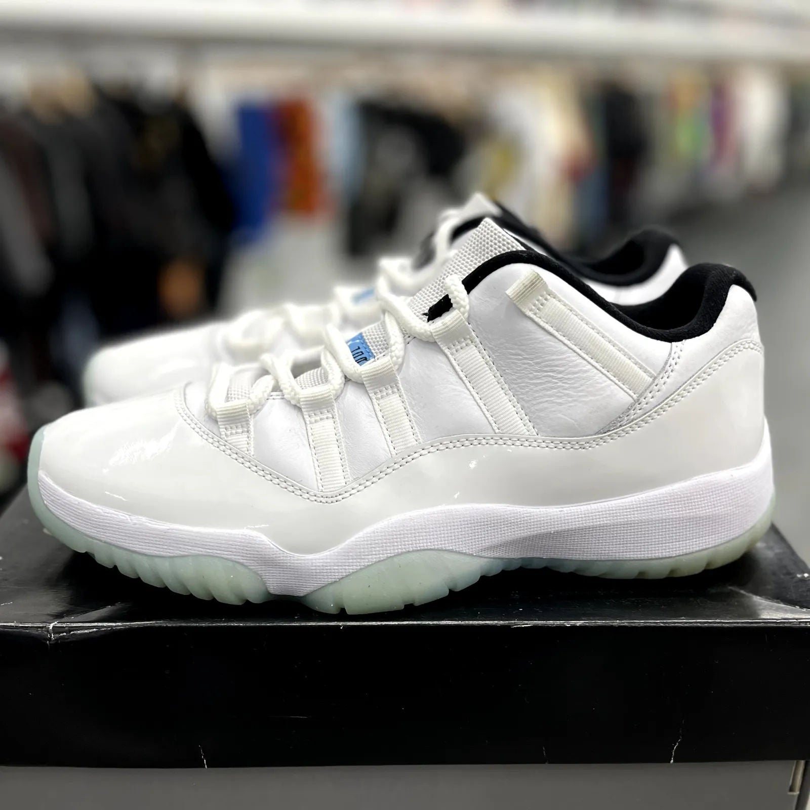 Jordan 11 Retro Low Legend Blue (GS) - Preowned