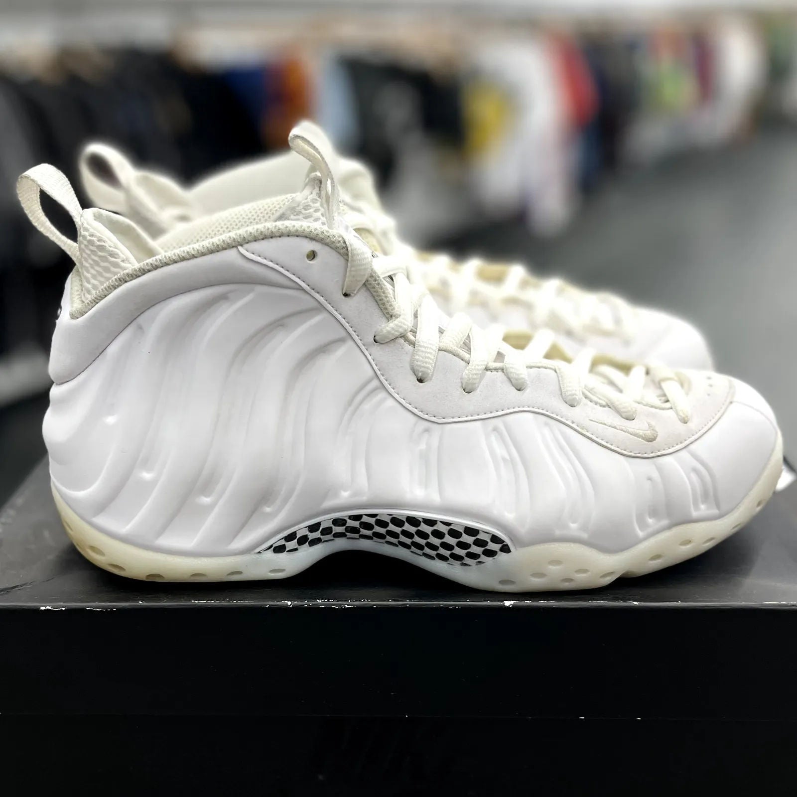 Nike Air Foamposite One Triple White - Preowned