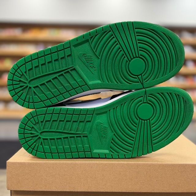 Jordan 1 Retro High OG Lucky Green - Preowned
