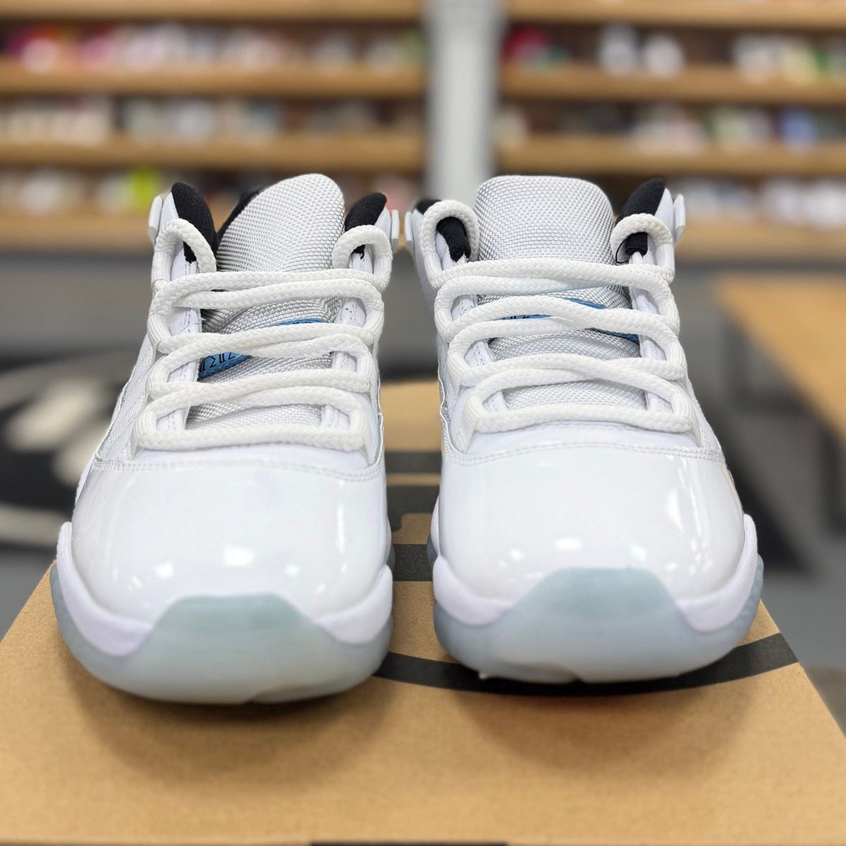 Jordan 11 Retro Low Legend Blue - Preowned