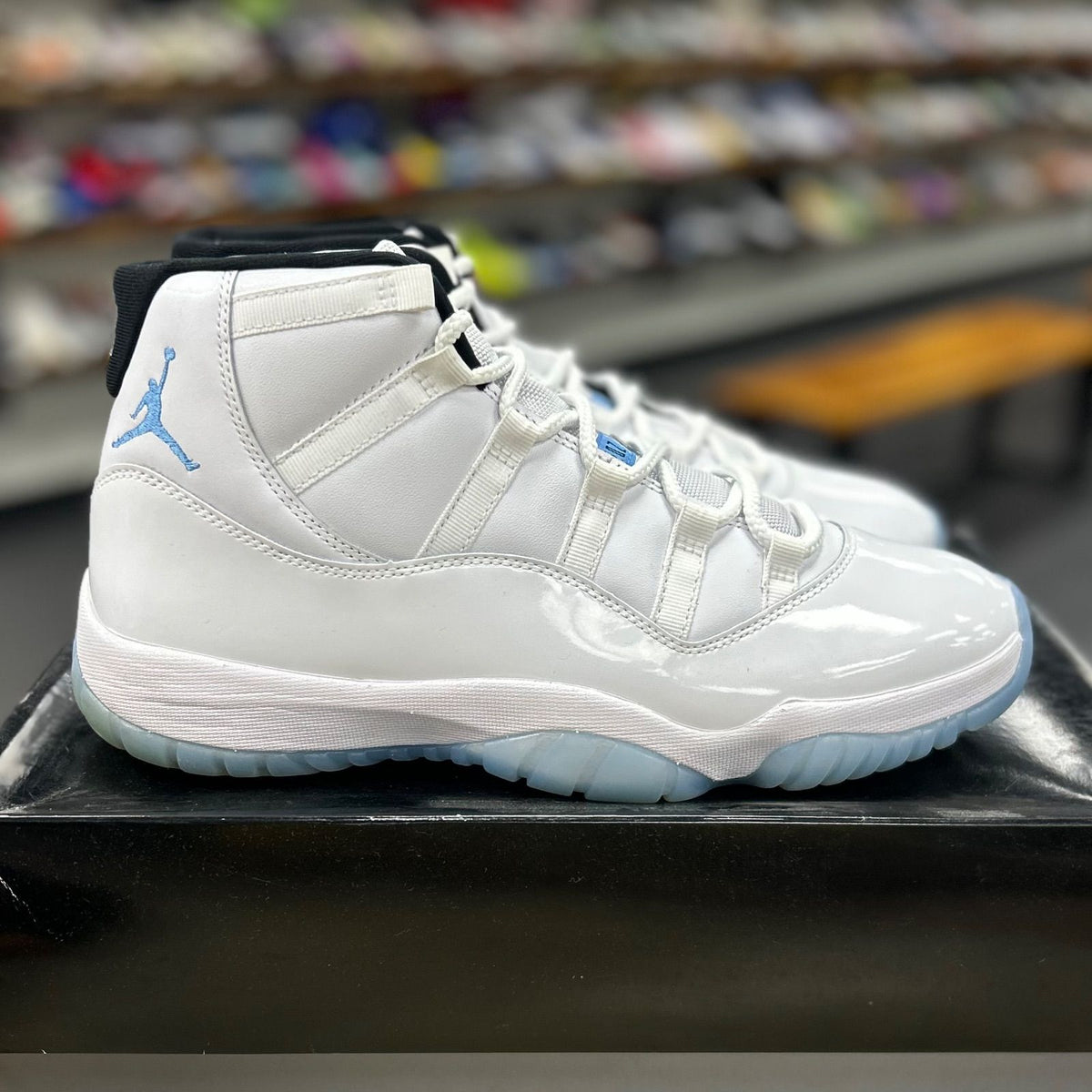 Jordan 11 Retro Legend Blue (2024) - Preowned
