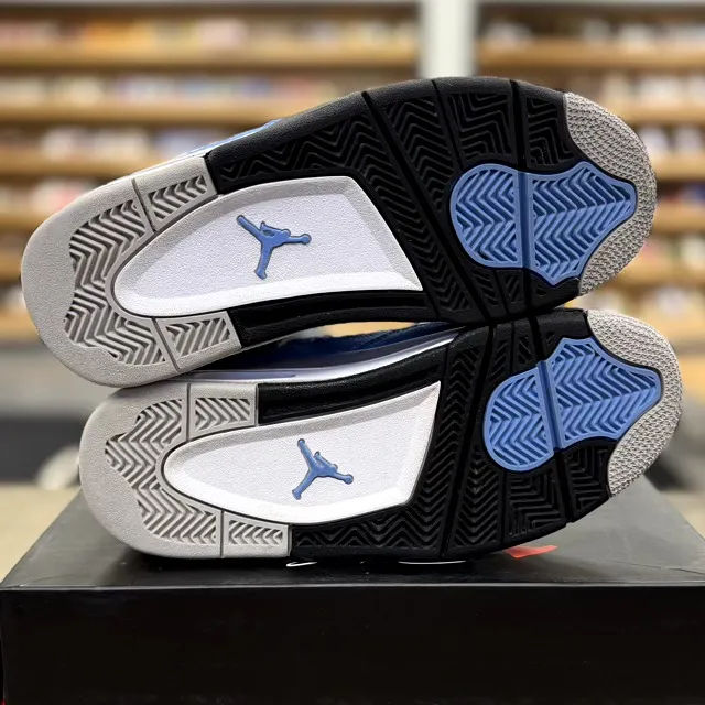 Jordan 4 Retro University Blue (GS) - Preowned