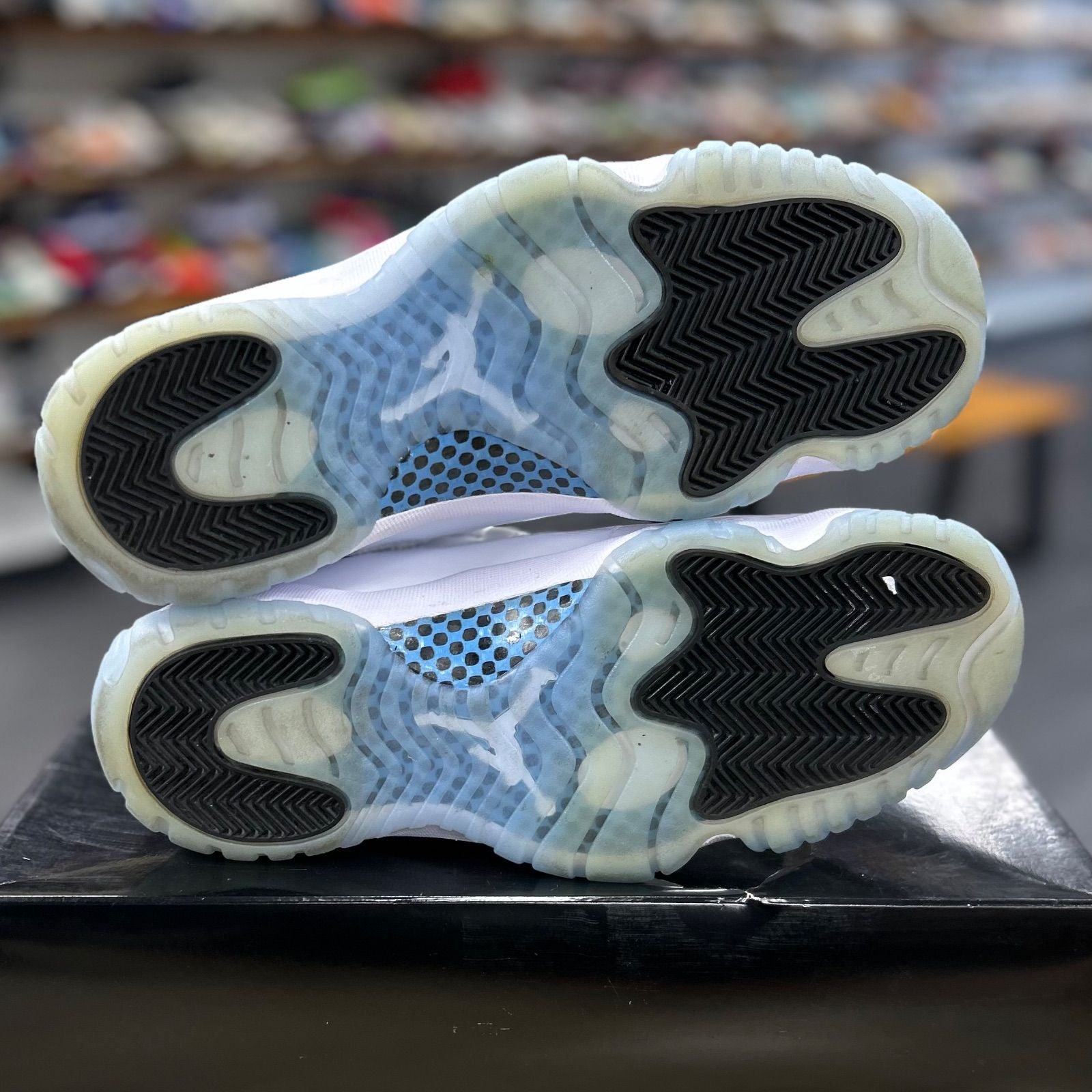 Jordan 11 Retro Legend Blue (2024) - Preowned