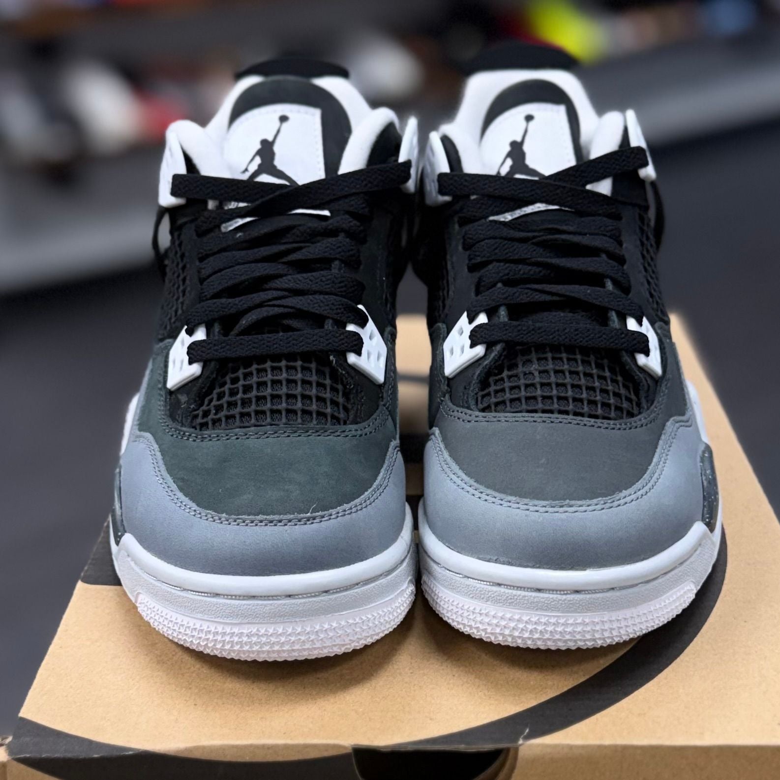 BRAND NEW STEAL - Jordan 4 Retro Fear (2024) (GS)