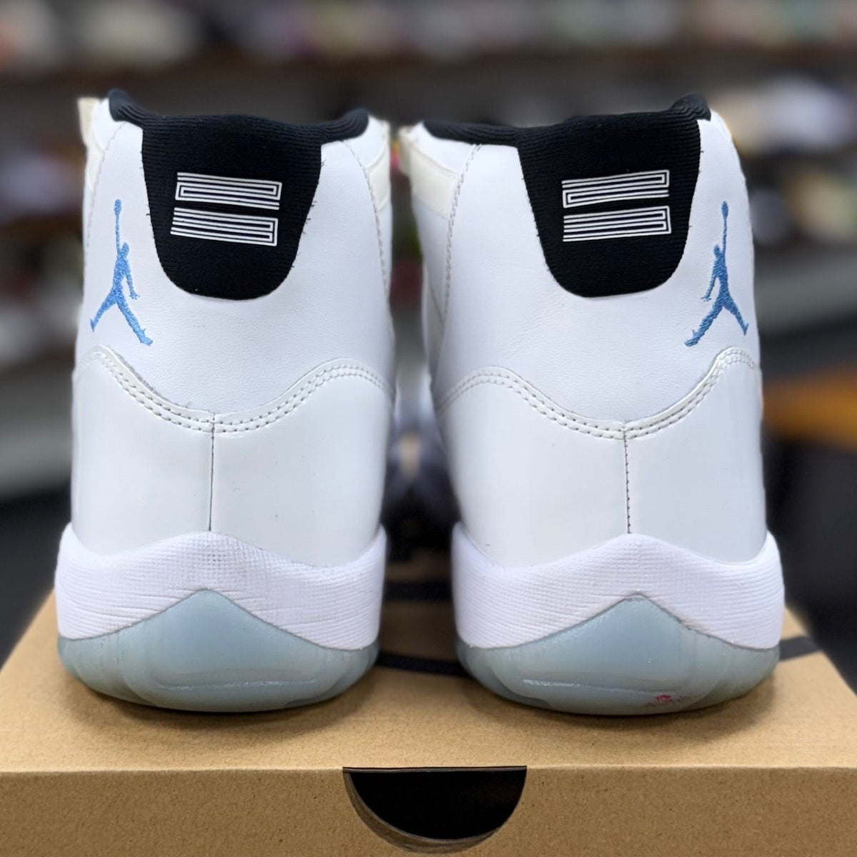 Jordan 11 Retro Legend Blue (2024) - Preowned