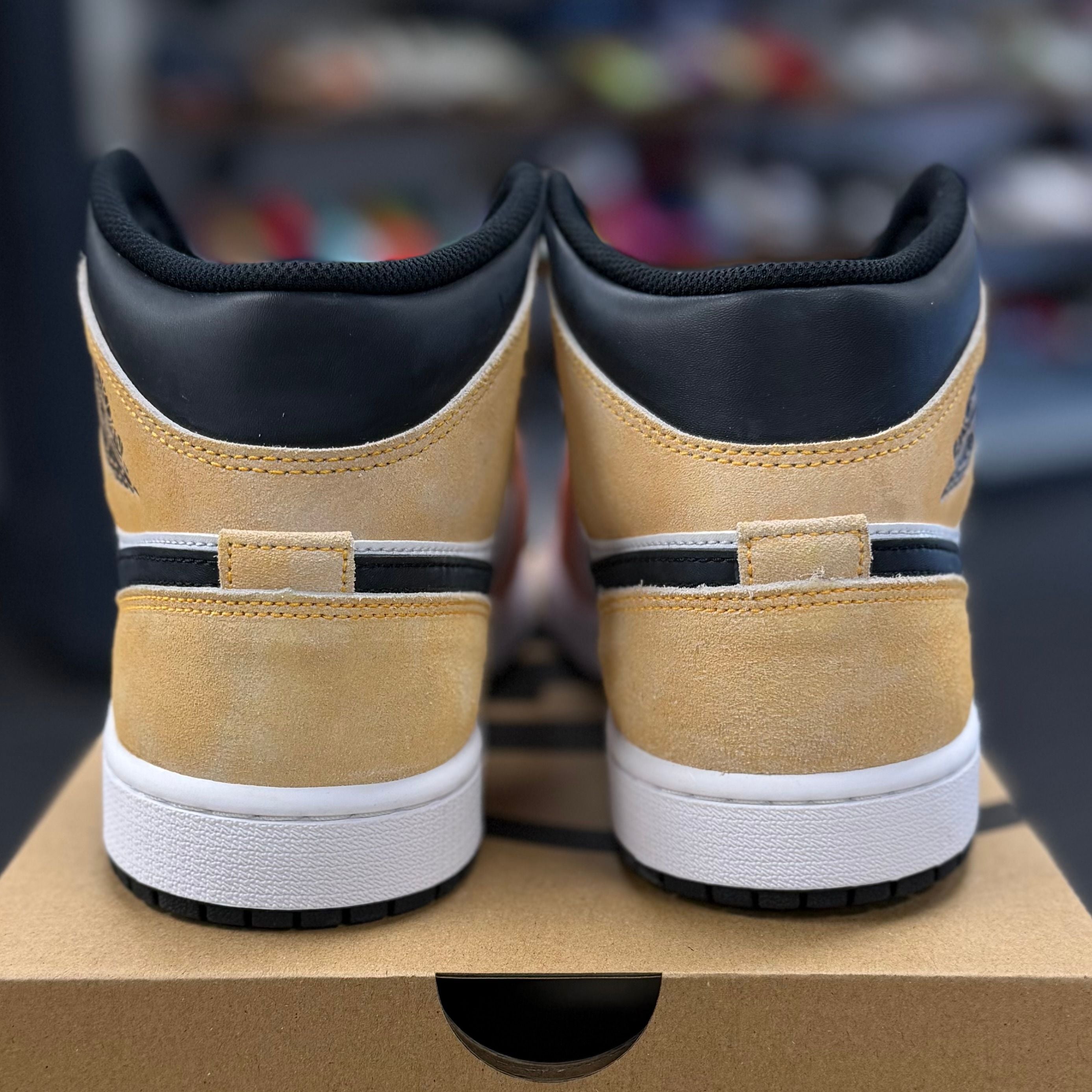BRAND NEW STEAL - Jordan 1 Mid SE Flight Club