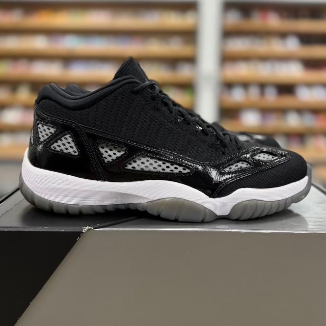 Jordan 11 Retro Low IE Craft Black White - Preowned