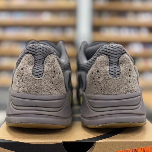 adidas Yeezy Boost 700 Mauve - Preowned