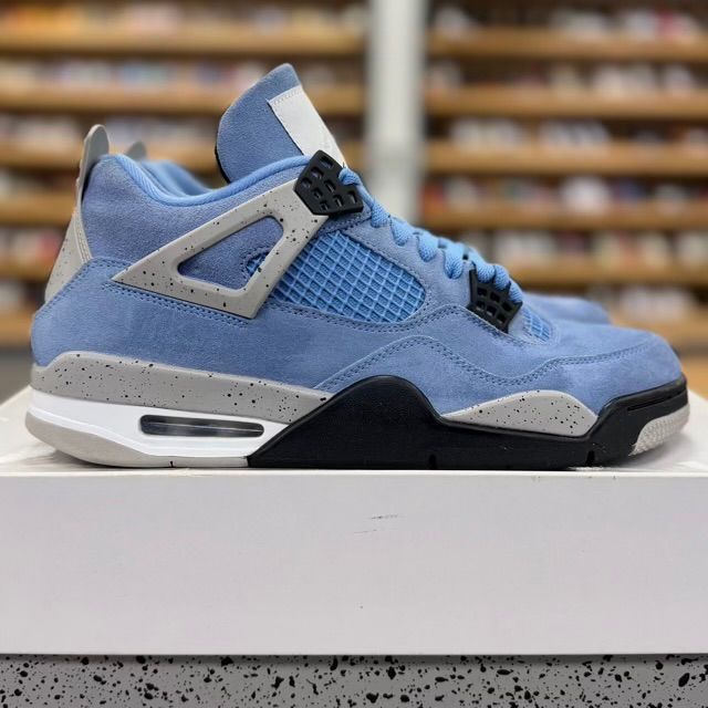 Jordan 4 Retro University Blue - Preowned