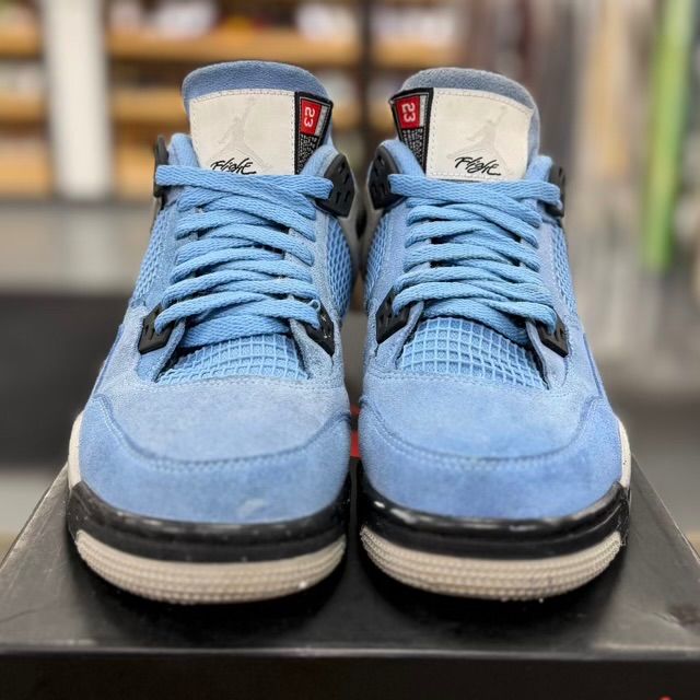 Jordan 4 Retro University Blue (GS) - Preowned