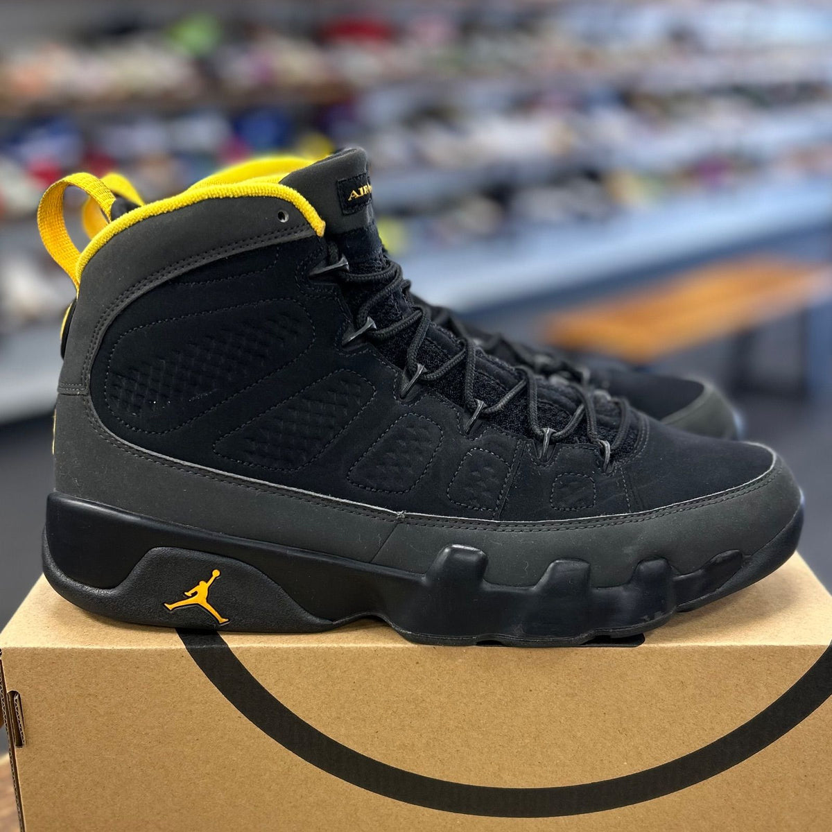 Jordan 9 Retro Dark Charcoal University Gold - Preowned