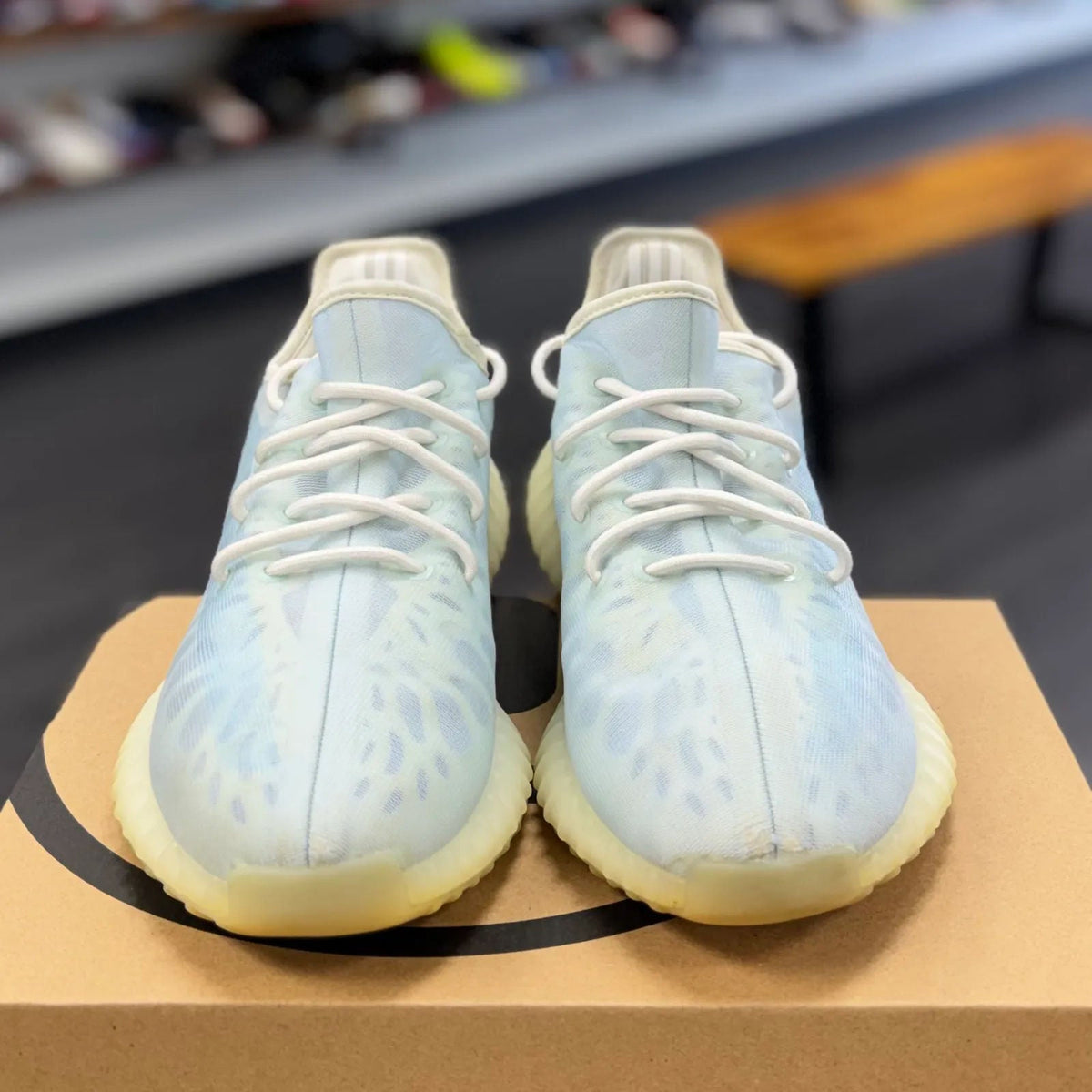 adidas Yeezy Boost 350 V2 Mono Ice - Preowned