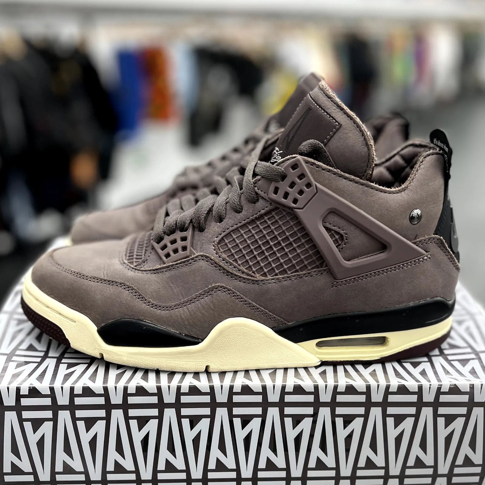 Jordan 4 Retro SP A Ma Maniére Violet Ore - Preowned