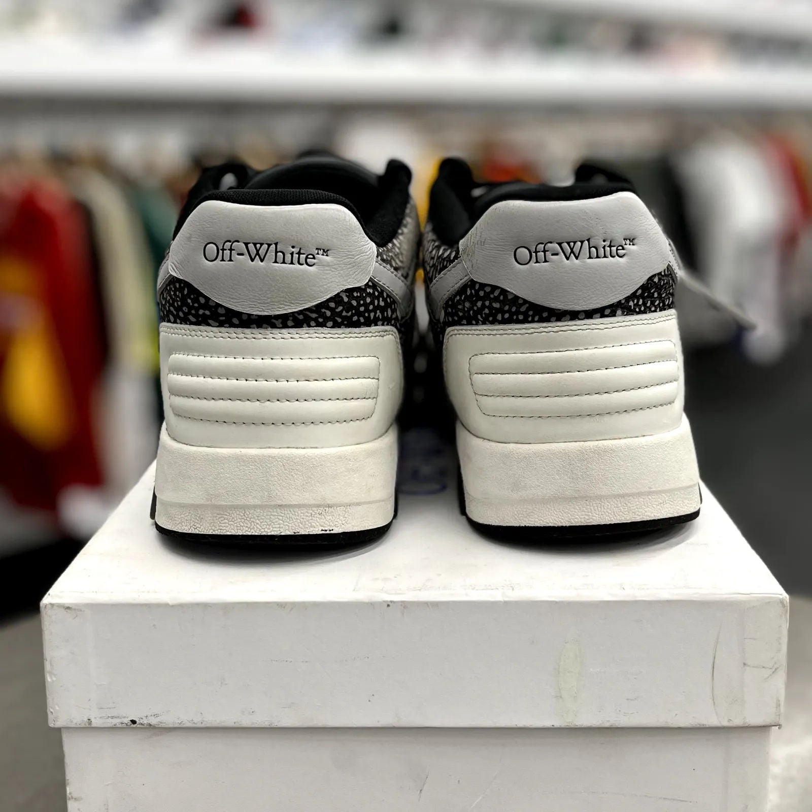 OFF-WHITE Out Of Office OOO Low Tops Black Grey with Dots - Preowned