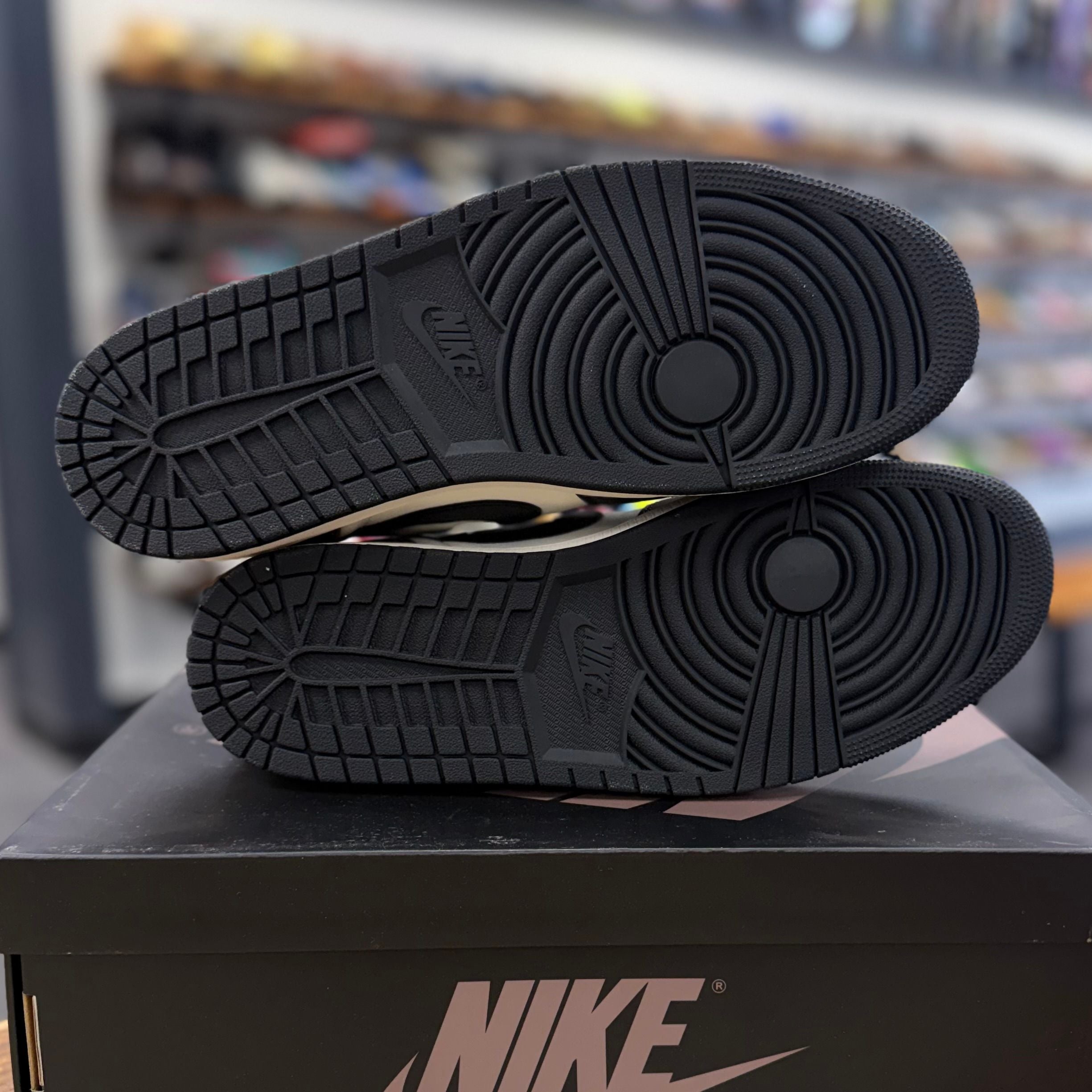 BRAND NEW STEAL - Jordan 1 Retro Low OG Mocha