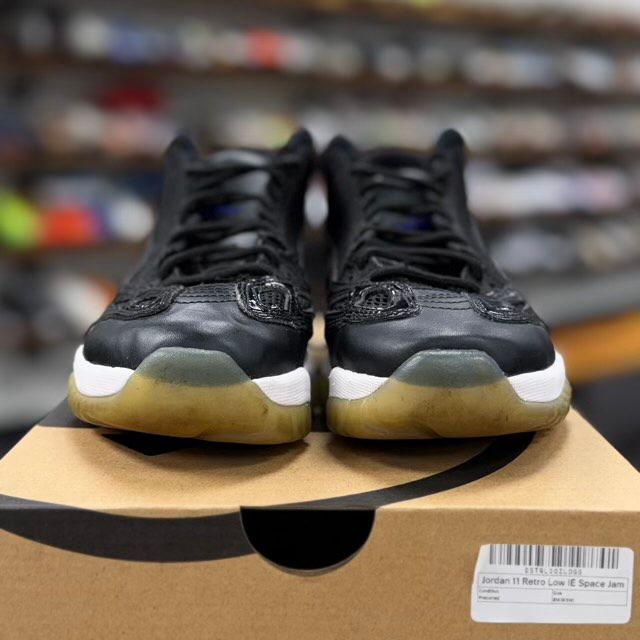 Jordan 11 Retro Low IE Space Jam - Preowned