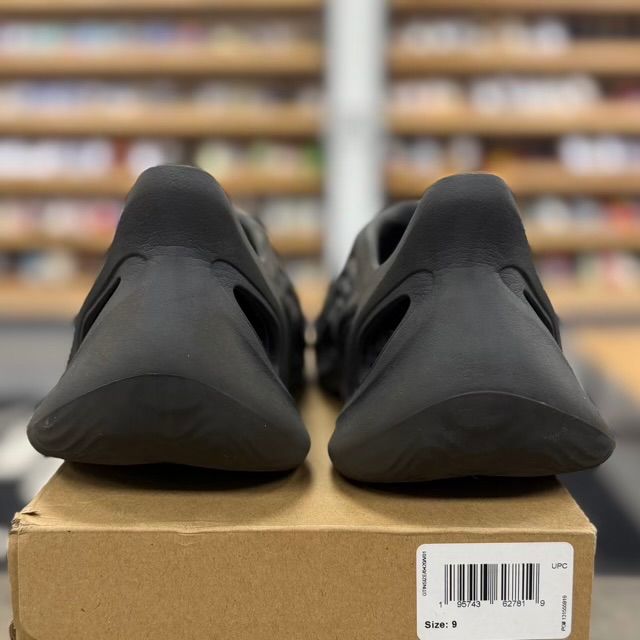 adidas Yeezy Foam RNR Onyx - Preowned
