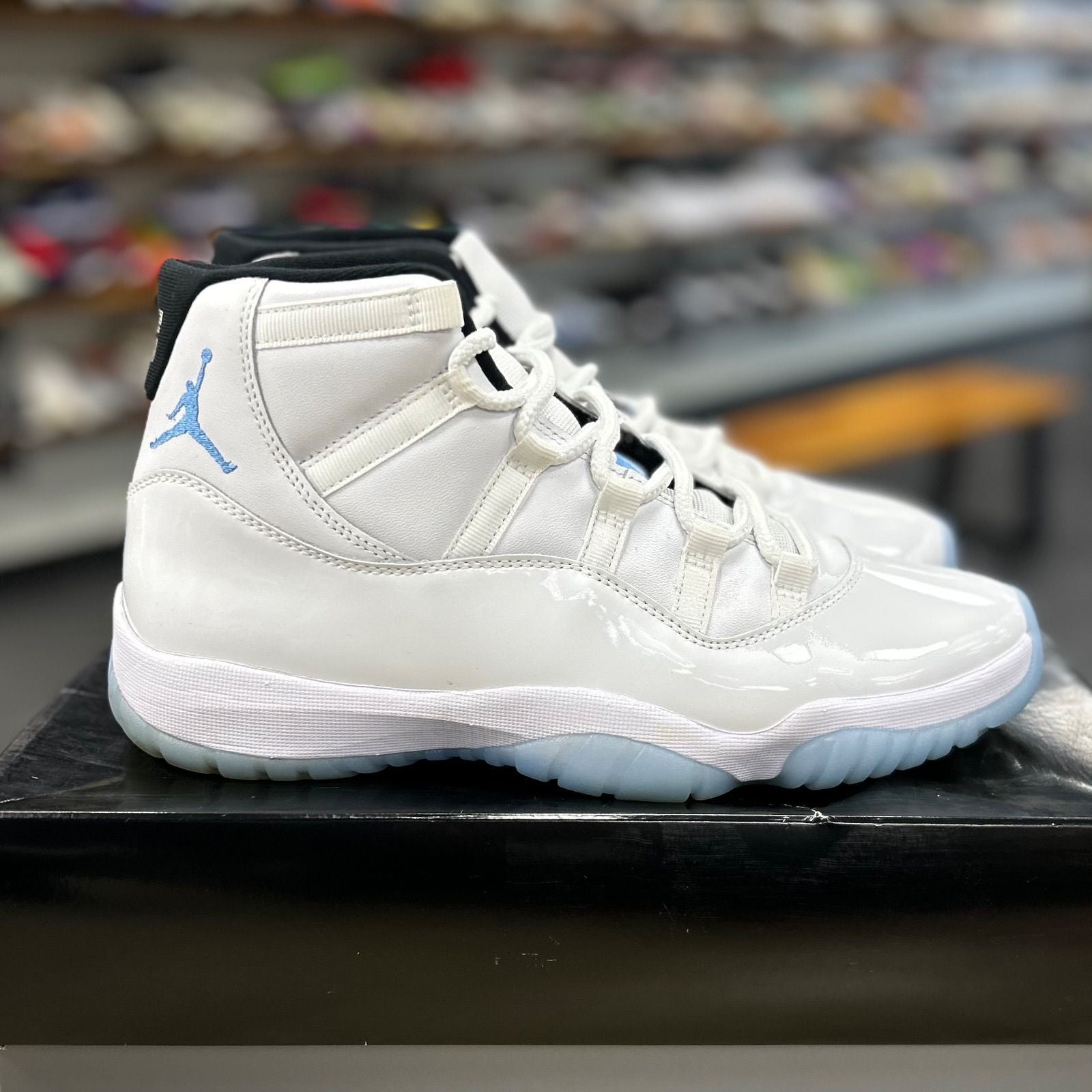 Jordan 11 Retro Legend Blue (2024) - Preowned