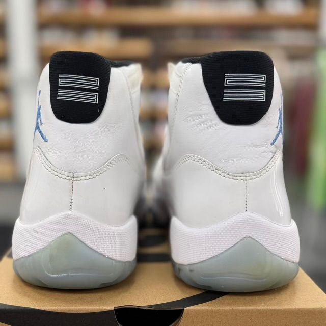 Jordan 11 Retro Legend Blue (2024) - Preowned