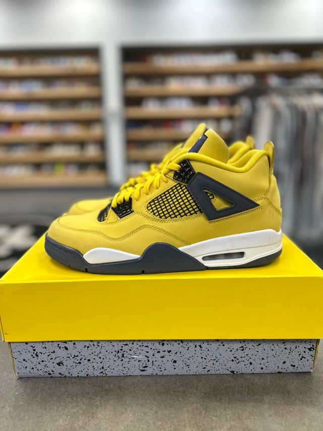 Jordan 4 Retro Lightning (2021) - Preowned