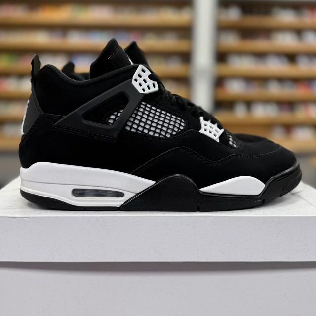 Jordan 4 Retro White Thunder - Preowned