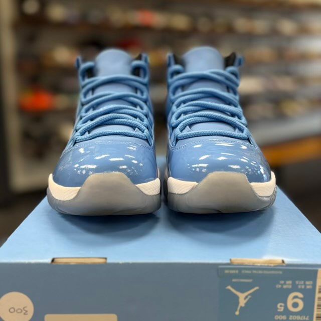 Jordan 11 Retro Pantone - Preowned