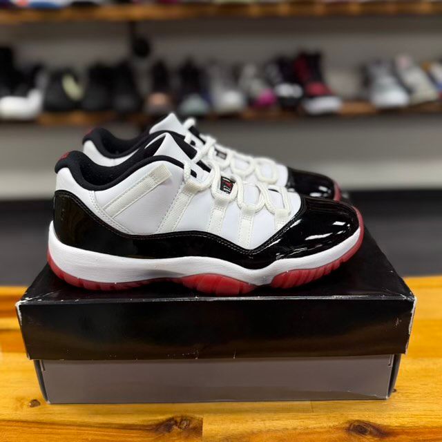 Jordan 11 Retro Low Concord Bred - Preowned