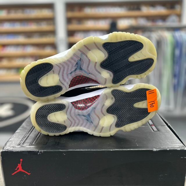 Jordan 11 Retro 72-10 - Preowned